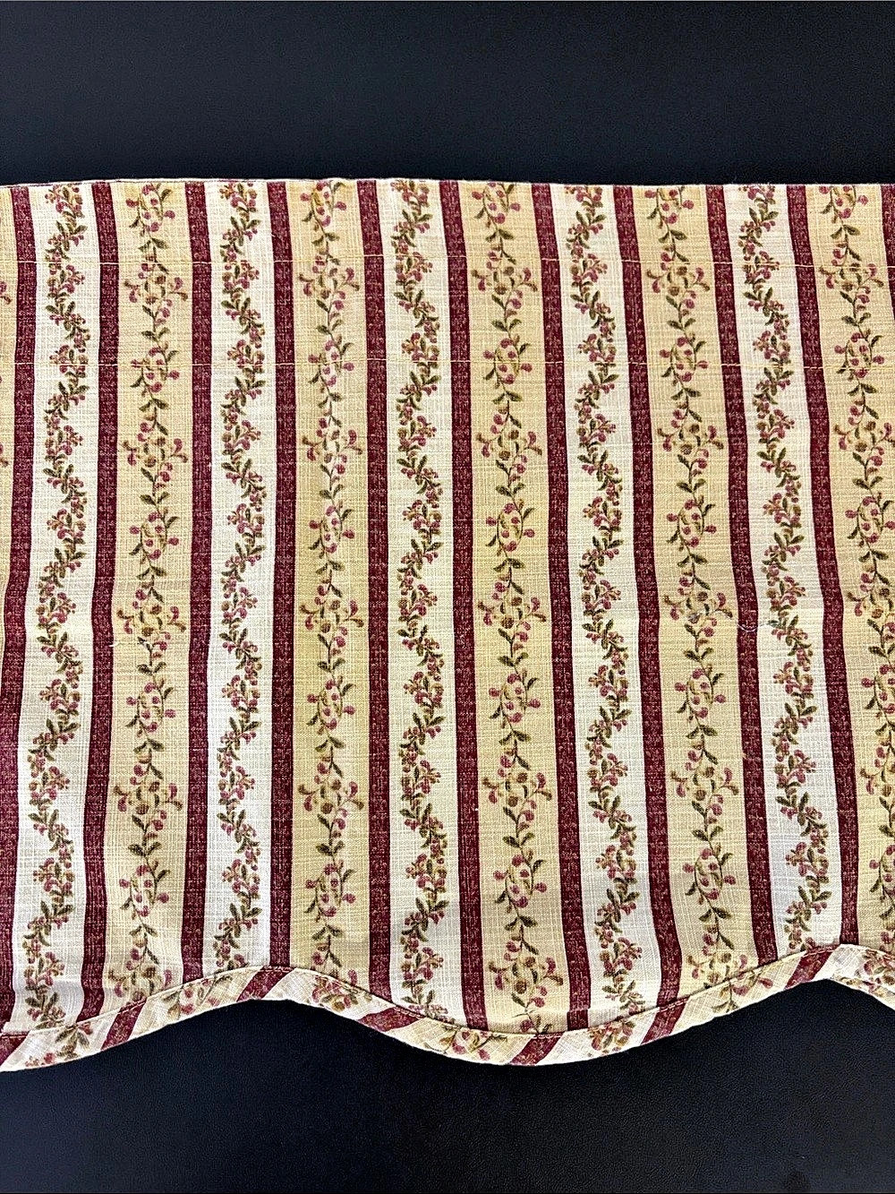 Better Homes & Gardens Scalloped Valance in Cream & Red 48”